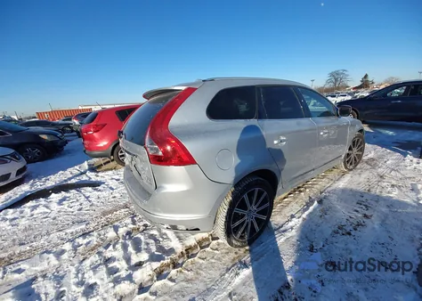 2016 Volvo Xc60 T5 Premier из США, поврежденный, VIN YV4612RK1G2818193
